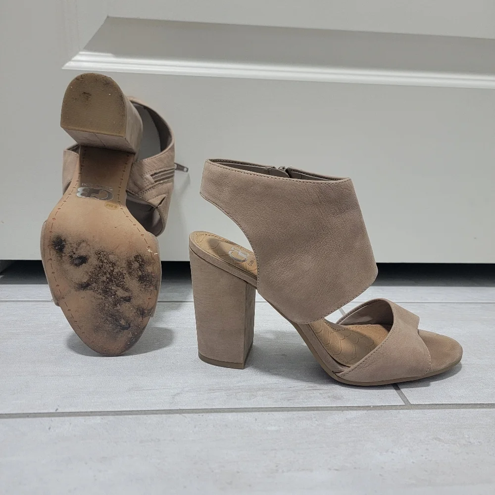 GIANNI BINI Leather Nude Taupe Block Heel Sandals - Peep Toe Ankle Cuff Heels
